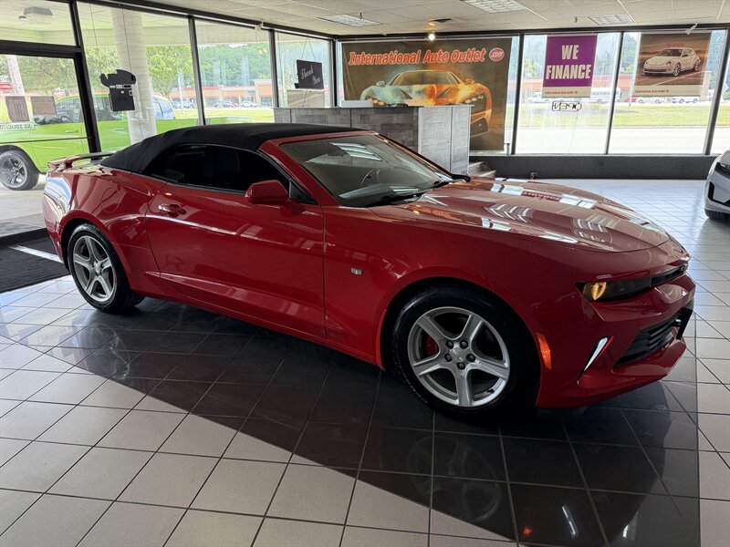 2016 Chevrolet Camaro LT 2DR CONVERTIBLE - Photo 31 - Hamilton, OH 45015