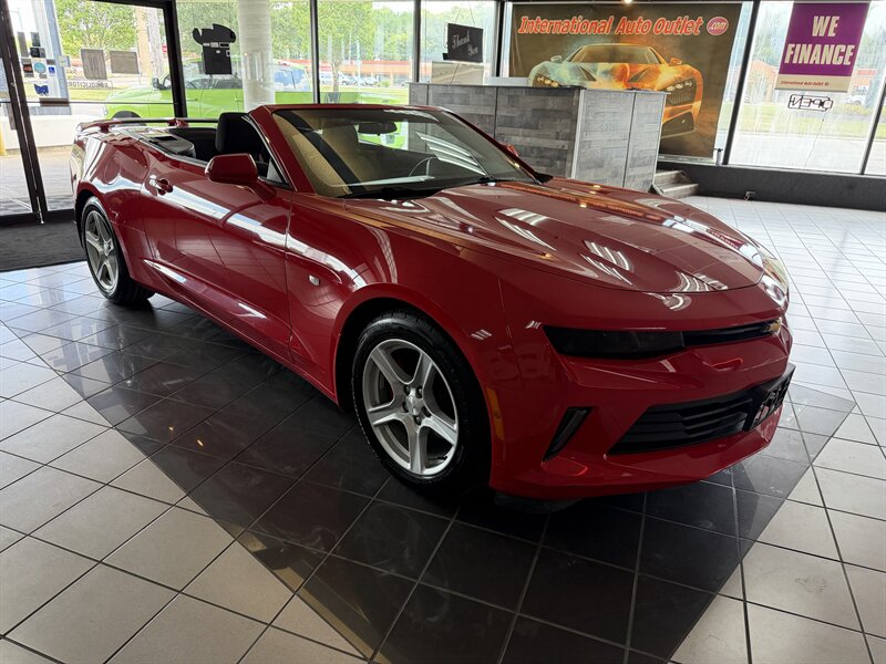 2016 Chevrolet Camaro LT 2DR CONVERTIBLE - Photo 4 - Hamilton, OH 45015
