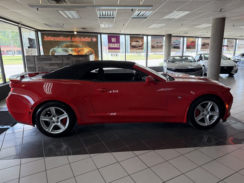2016 Chevrolet Camaro LT 2DR CONVERTIBLE - Photo 32 - Hamilton, OH 45015