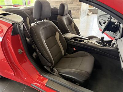 2016 Chevrolet Camaro LT 2DR CONVERTIBLE - Photo 24 - Hamilton, OH 45015