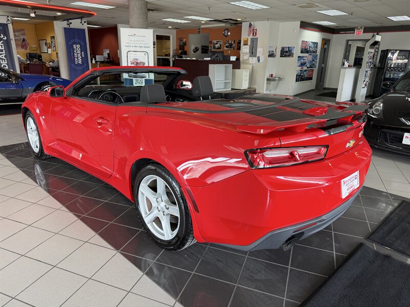 2016 Chevrolet Camaro LT 2DR CONVERTIBLE - Photo 8 - Hamilton, OH 45015