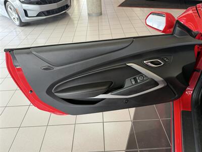 2016 Chevrolet Camaro LT 2DR CONVERTIBLE - Photo 20 - Hamilton, OH 45015
