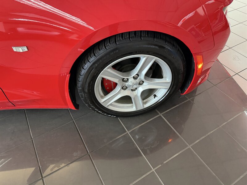 2016 Chevrolet Camaro LT 2DR CONVERTIBLE - Photo 25 - Hamilton, OH 45015