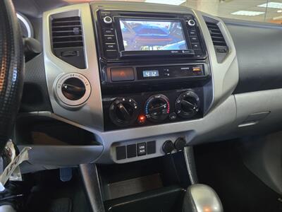 2014 Toyota Tacoma V6  4DR CREW CAB 4X4   - Photo 20 - Hamilton, OH 45015