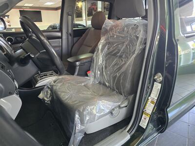 2014 Toyota Tacoma V6  4DR CREW CAB 4X4   - Photo 9 - Hamilton, OH 45015