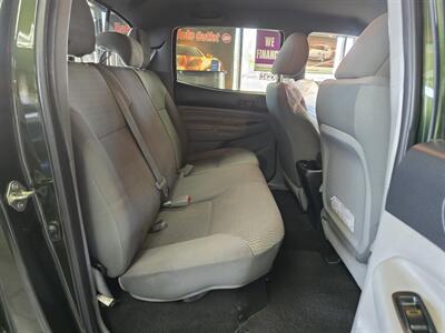 2014 Toyota Tacoma V6  4DR CREW CAB 4X4   - Photo 16 - Hamilton, OH 45015