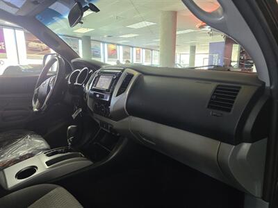2014 Toyota Tacoma V6  4DR CREW CAB 4X4   - Photo 13 - Hamilton, OH 45015