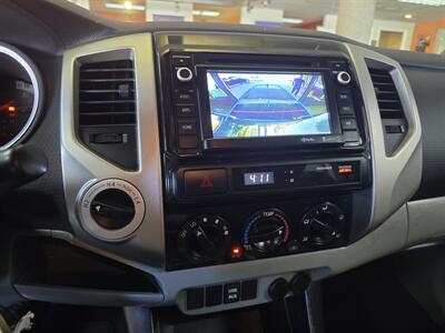2014 Toyota Tacoma V6  4DR CREW CAB 4X4   - Photo 19 - Hamilton, OH 45015