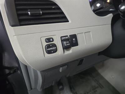 2011 Toyota Sienna XLE 8-Passenger 4DR MINI-VAN   - Photo 21 - Hamilton, OH 45015