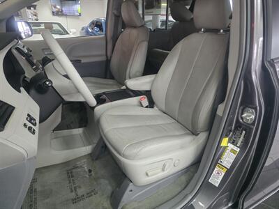 2011 Toyota Sienna XLE 8-Passenger 4DR MINI-VAN   - Photo 12 - Hamilton, OH 45015
