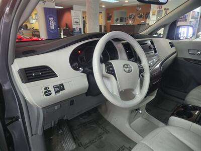 2011 Toyota Sienna XLE 8-Passenger 4DR MINI-VAN   - Photo 11 - Hamilton, OH 45015