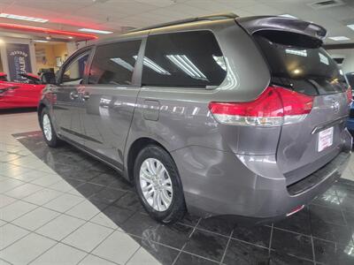 2011 Toyota Sienna XLE 8-Passenger 4DR MINI-VAN   - Photo 9 - Hamilton, OH 45015
