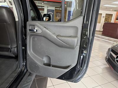 2019 Nissan Frontier PRO-4X 4DR CREWCAB 4X4   - Photo 16 - Hamilton, OH 45015