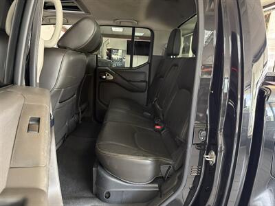2019 Nissan Frontier PRO-4X 4DR CREWCAB 4X4   - Photo 12 - Hamilton, OH 45015