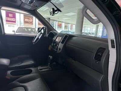 2019 Nissan Frontier PRO-4X 4DR CREWCAB 4X4   - Photo 14 - Hamilton, OH 45015