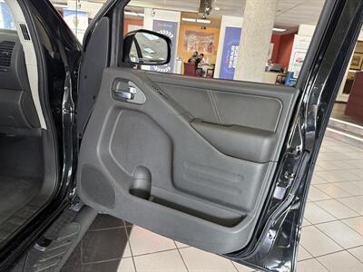 2019 Nissan Frontier PRO-4X 4DR CREWCAB 4X4   - Photo 13 - Hamilton, OH 45015