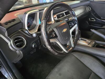 2015 Chevrolet Camaro LT 2DR CONVERTIBLE   - Photo 8 - Hamilton, OH 45015