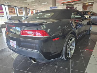 2015 Chevrolet Camaro LT 2DR CONVERTIBLE   - Photo 4 - Hamilton, OH 45015