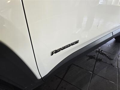 2023 Jeep Renegade Latitude 4DR SUV 4X4   - Photo 30 - Hamilton, OH 45015