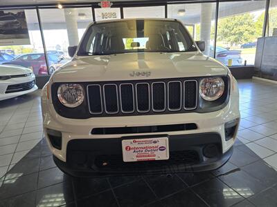 2023 Jeep Renegade Latitude 4DR SUV 4X4   - Photo 2 - Hamilton, OH 45015