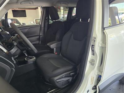 2023 Jeep Renegade Latitude 4DR SUV 4X4   - Photo 9 - Hamilton, OH 45015