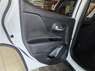 2023 Jeep Renegade Latitude 4DR SUV 4X4   - Photo 10 - Hamilton, OH 45015