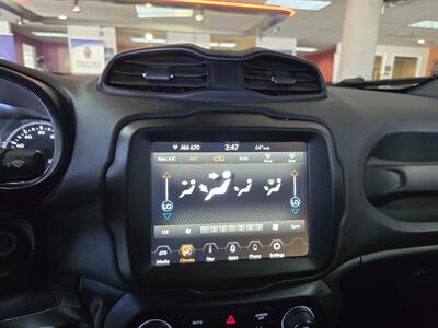 2023 Jeep Renegade Latitude 4DR SUV 4X4   - Photo 18 - Hamilton, OH 45015