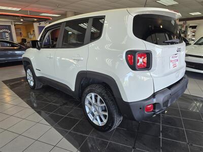 2023 Jeep Renegade Latitude 4DR SUV 4X4   - Photo 6 - Hamilton, OH 45015