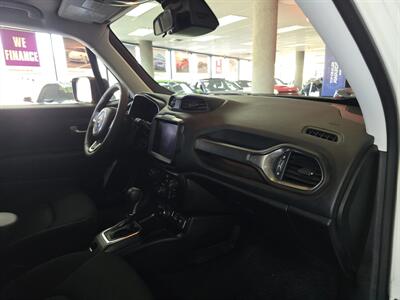 2023 Jeep Renegade Latitude 4DR SUV 4X4   - Photo 13 - Hamilton, OH 45015