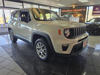 2023 Jeep Renegade Latitude 4DR SUV 4X4   - Photo 3 - Hamilton, OH 45015