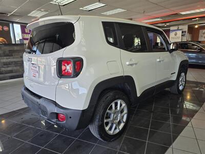 2023 Jeep Renegade Latitude 4DR SUV 4X4   - Photo 4 - Hamilton, OH 45015