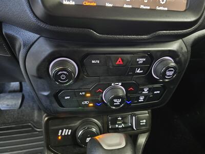 2023 Jeep Renegade Latitude 4DR SUV 4X4   - Photo 20 - Hamilton, OH 45015