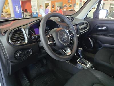 2023 Jeep Renegade Latitude 4DR SUV 4X4   - Photo 8 - Hamilton, OH 45015