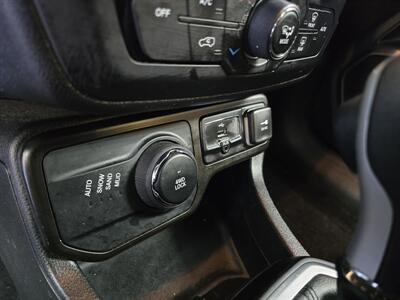 2023 Jeep Renegade Latitude 4DR SUV 4X4   - Photo 29 - Hamilton, OH 45015