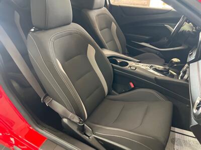 2018 Chevrolet Camaro LT 2DR COUPE   - Photo 23 - Hamilton, OH 45015