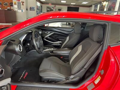 2018 Chevrolet Camaro LT 2DR COUPE   - Photo 9 - Hamilton, OH 45015