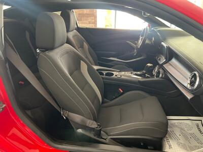 2018 Chevrolet Camaro LT 2DR COUPE   - Photo 22 - Hamilton, OH 45015