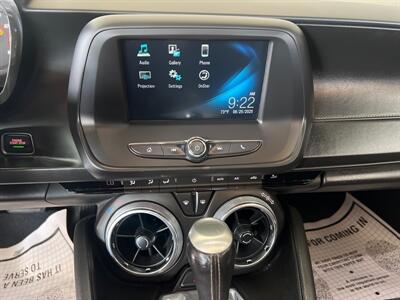 2018 Chevrolet Camaro LT 2DR COUPE   - Photo 15 - Hamilton, OH 45015