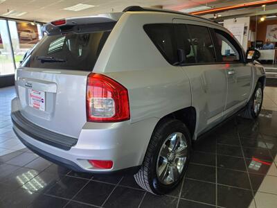 2011 Jeep Compass Sport 4DR SUV 4X4   - Photo 5 - Hamilton, OH 45015