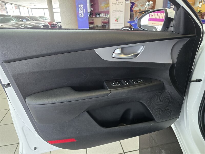 2023 Kia Forte LXS 4DR SEDAN - Photo 7 - Hamilton, OH 45015