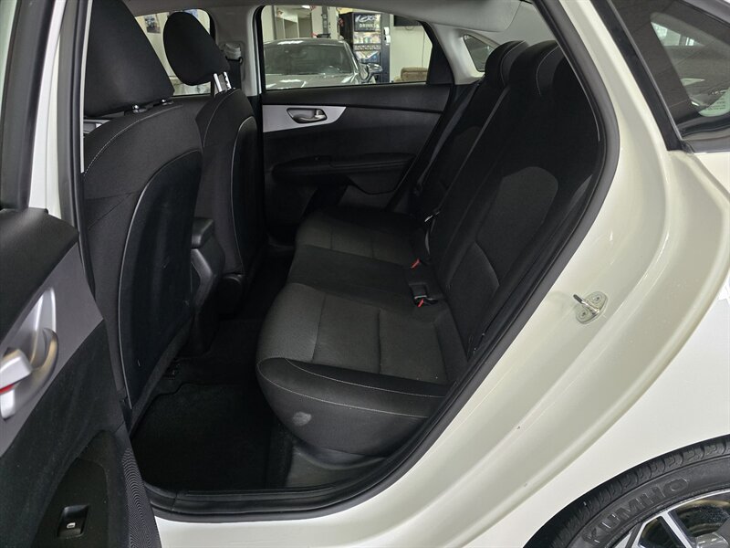 2023 Kia Forte LXS 4DR SEDAN - Photo 11 - Hamilton, OH 45015