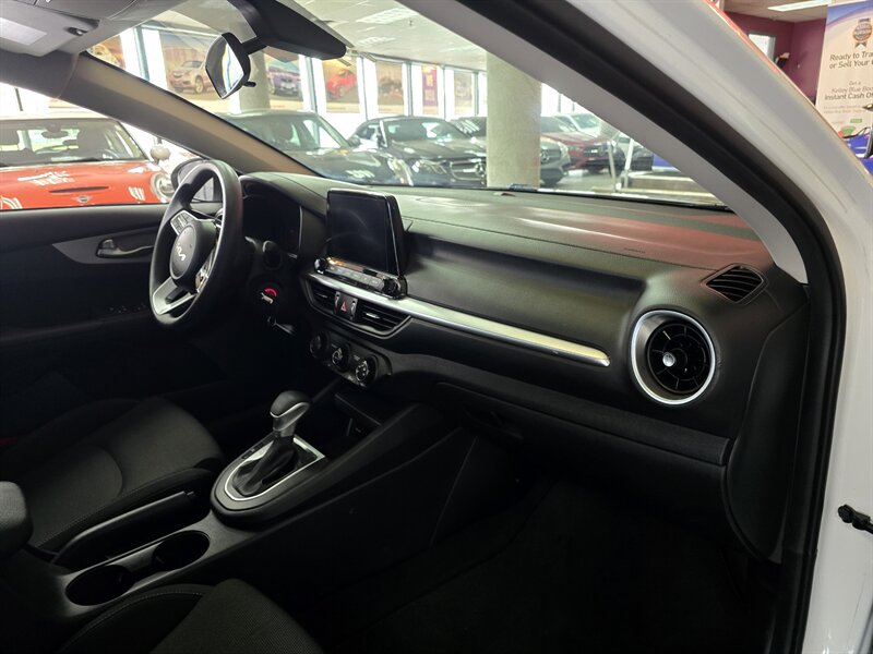 2023 Kia Forte LXS 4DR SEDAN - Photo 13 - Hamilton, OH 45015