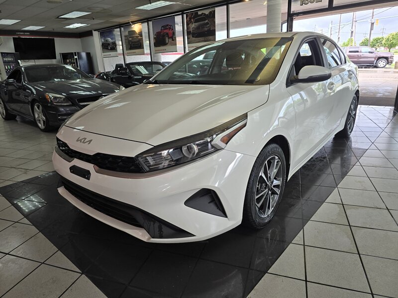 2023 Kia Forte LXS 4DR SEDAN   - Photo 1 - Hamilton, OH 45015