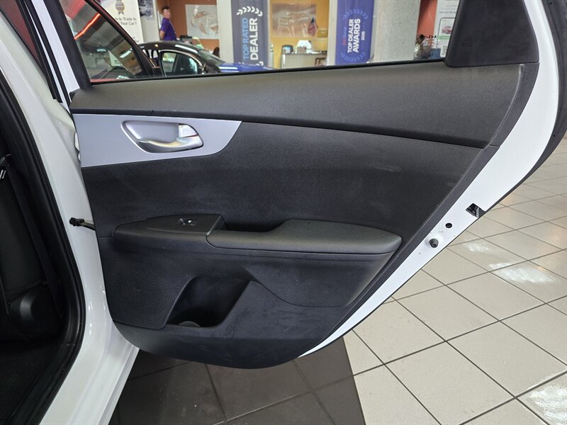 2023 Kia Forte LXS 4DR SEDAN - Photo 15 - Hamilton, OH 45015
