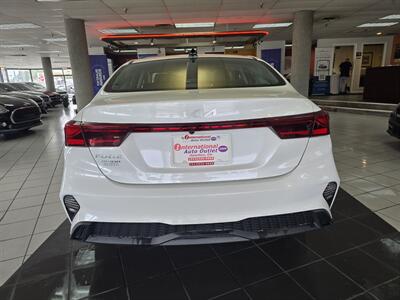 2023 Kia Forte LXS 4DR SEDAN - Photo 5 - Hamilton, OH 45015