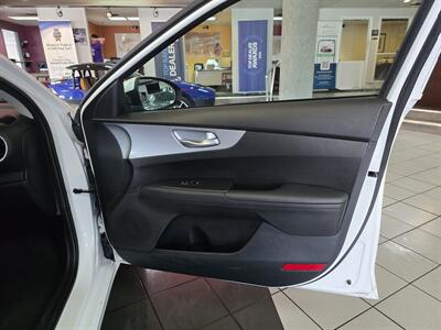 2023 Kia Forte LXS 4DR SEDAN - Photo 12 - Hamilton, OH 45015