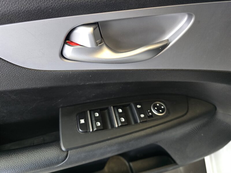 2023 Kia Forte LXS 4DR SEDAN - Photo 17 - Hamilton, OH 45015