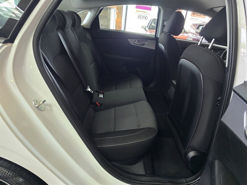 2023 Kia Forte LXS 4DR SEDAN - Photo 16 - Hamilton, OH 45015