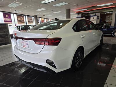 2023 Kia Forte LXS 4DR SEDAN - Photo 4 - Hamilton, OH 45015