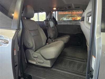 2019 Toyota Sienna XLE 7-Passenger 4DR MINI-VAN - Photo 15 - Hamilton, OH 45015